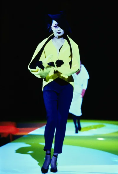 Look 16